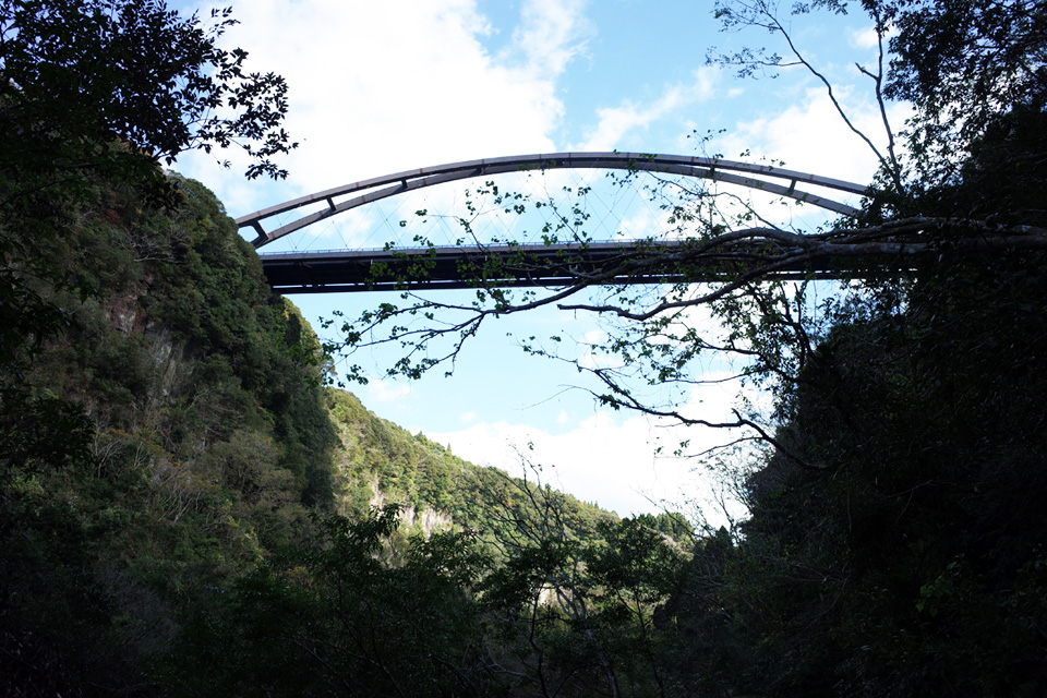 雄川の滝　遊歩道から見た景色（橋）　鹿児島県南大隅町