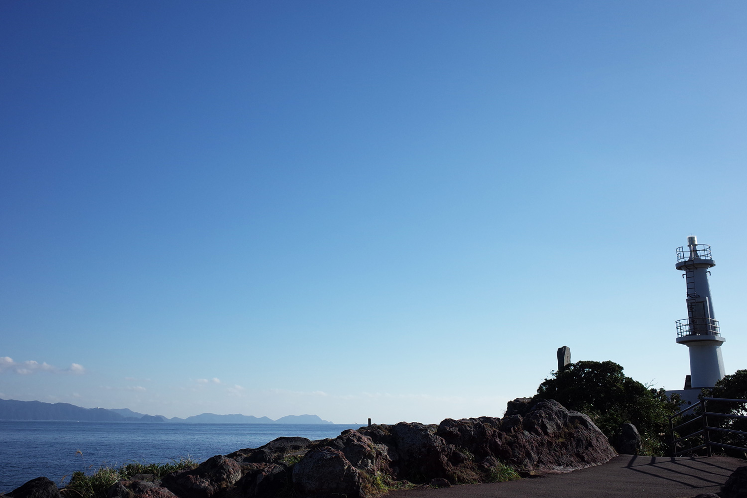 東シナ海と開聞岳を見渡す大パノラマの岬「長崎鼻」指宿市