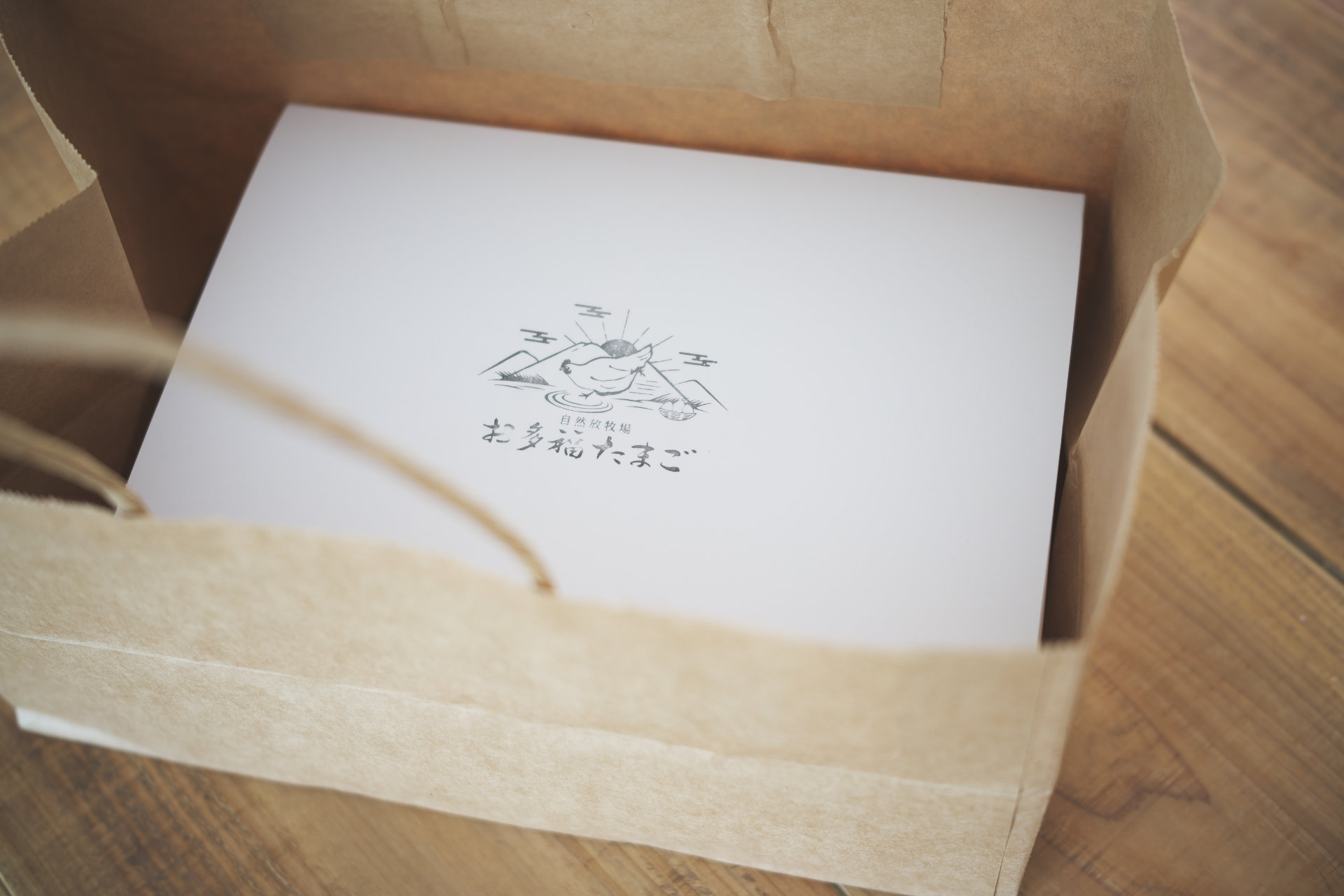 パッケージ・箱・ギフトボックス「お多福たまごの走る鶏のシュークリーム」鹿児島県姶良郡湧水町