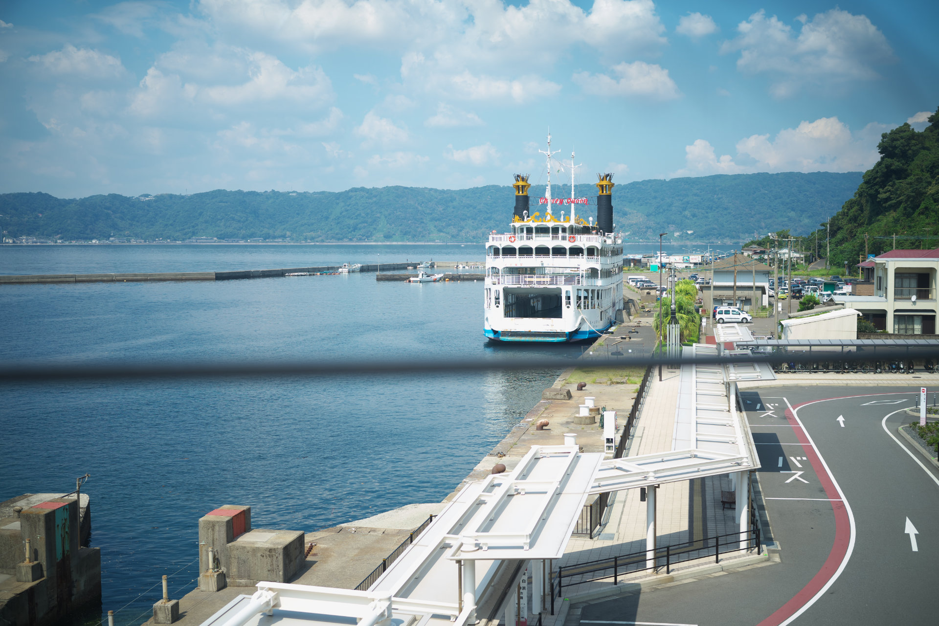 桜島港フェリーターミナルからの海＆駐車エリアの眺め