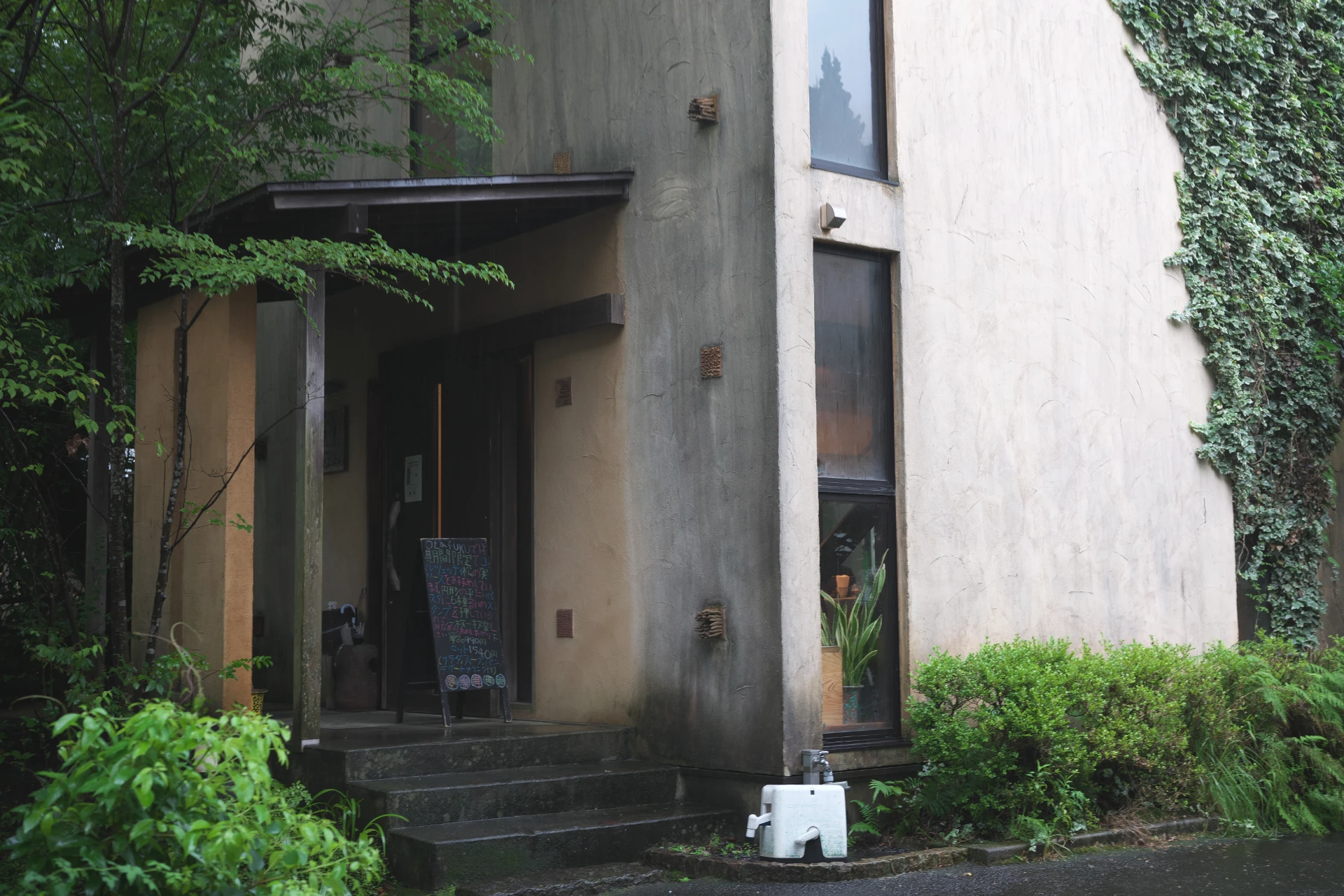 店舗外観＆看板-しょうぶ学園内のパスタ＆カフェ「Otafuku おたふく」鹿児島市吉野町