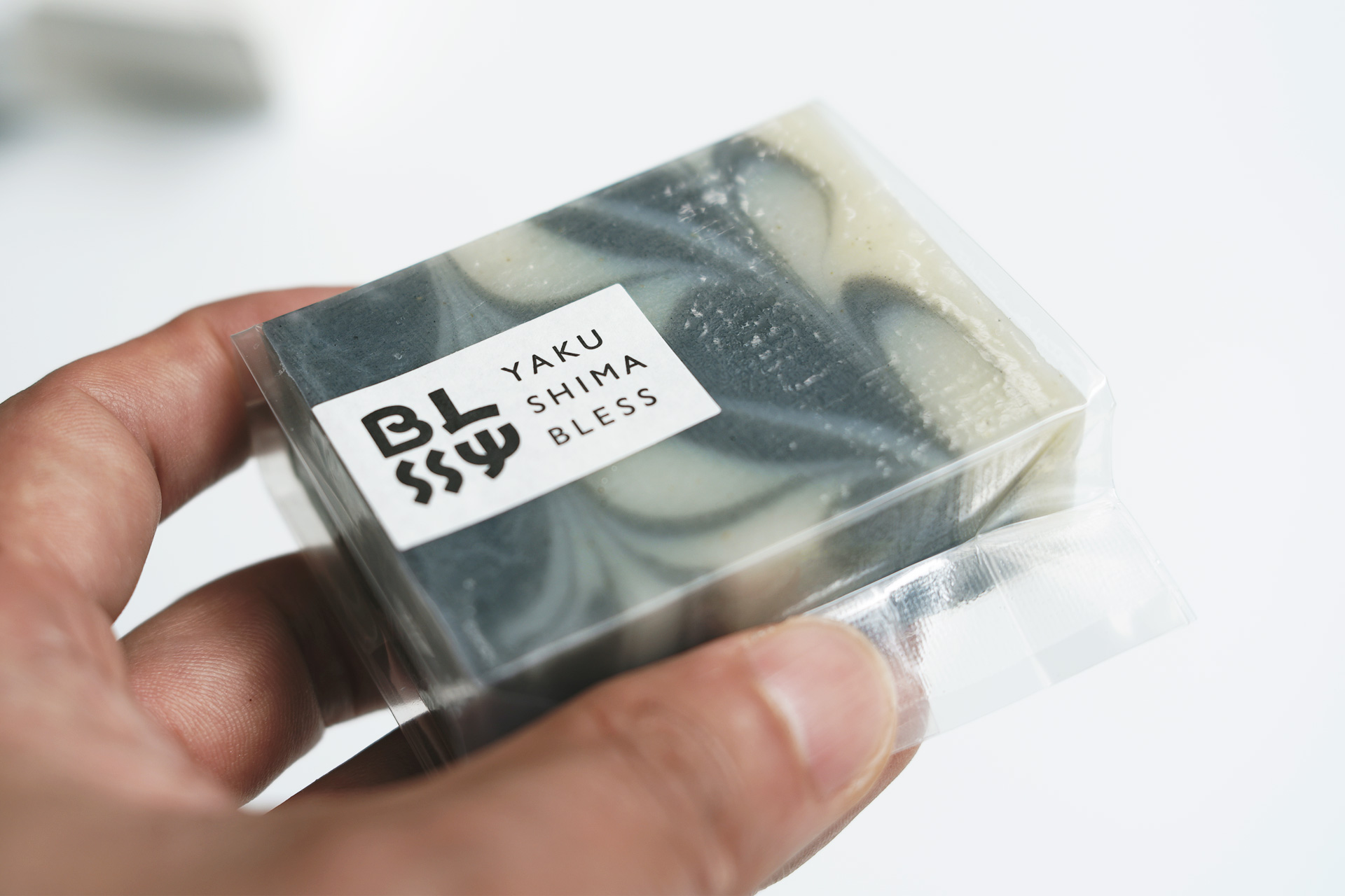 コールドプロセス製法の石鹸 YAKUSHIMA BLESS クスノキと竹炭の石鹸